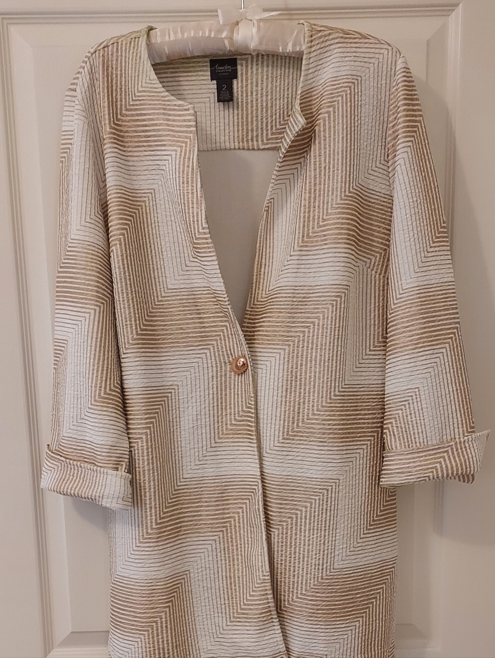 Chico's Cream and Beige Geometric Pattern Blazer Rosegold Button New with no tag